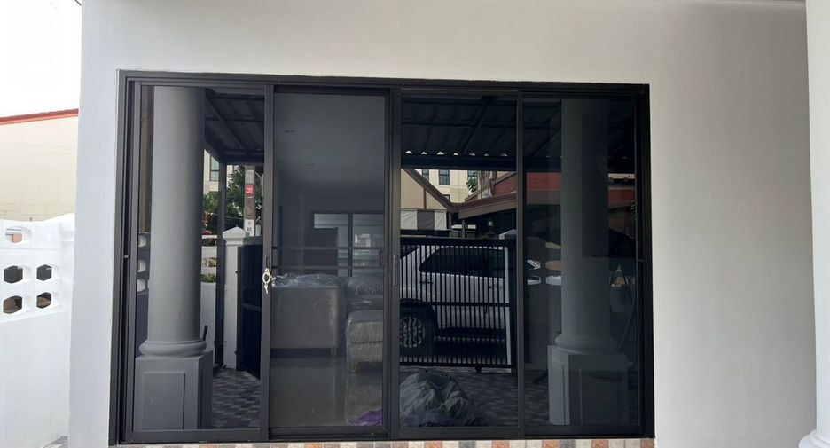 For rent 2 bedrooms townhouse in Mueang Samut Prakan, Samut Prakan