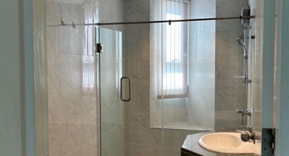 For rent 2 bedrooms condo in Ratchathewi, Bangkok