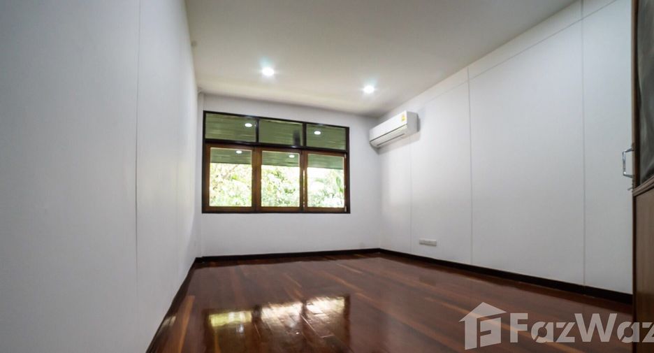 For rent 3 bedrooms house in Khlong Toei, Bangkok