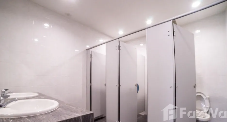 For rent 3 bedrooms house in Khlong Toei, Bangkok