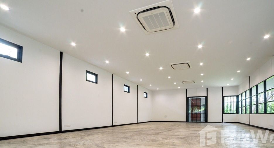 For rent 3 bedrooms house in Khlong Toei, Bangkok