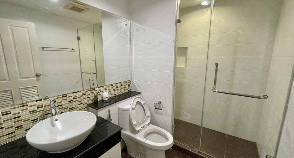 For rent 2 bedrooms condo in Phaya Thai, Bangkok