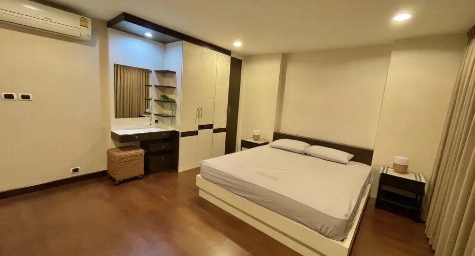 For rent 2 bedrooms condo in Phaya Thai, Bangkok