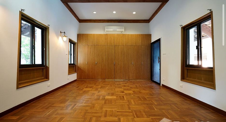 For rent 3 bedrooms house in Watthana, Bangkok