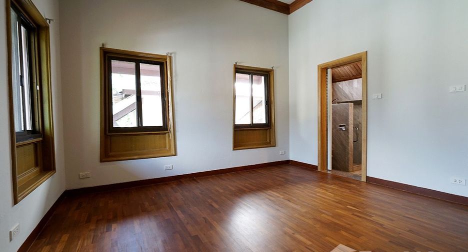 For rent 3 bedrooms house in Watthana, Bangkok