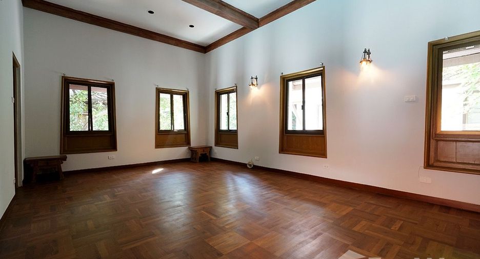 For rent 3 bedrooms house in Watthana, Bangkok