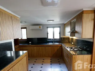 Haus zur Miete mit 3 Zimmer in Watthana, Bangkok