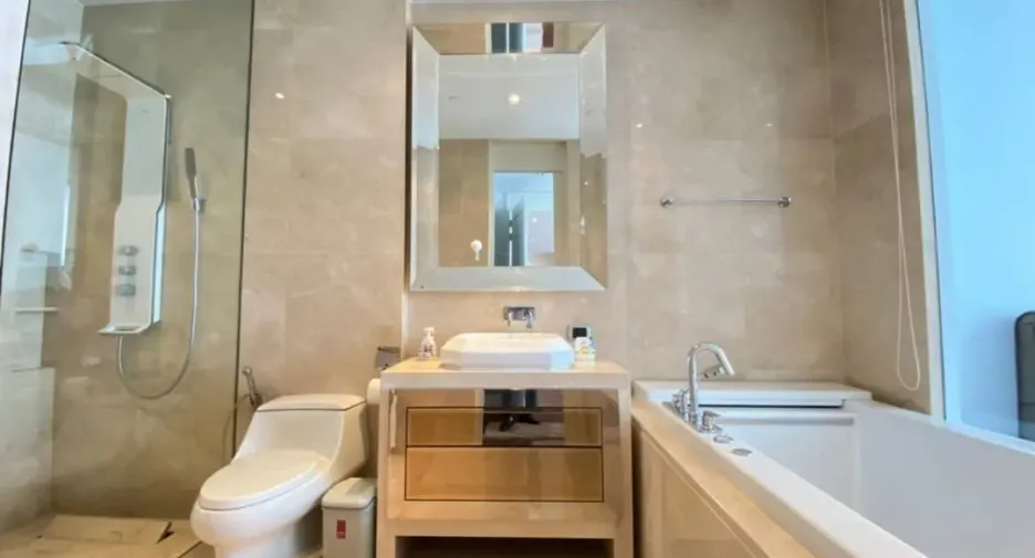 For rent 2 bedrooms condo in Khlong Toei, Bangkok
