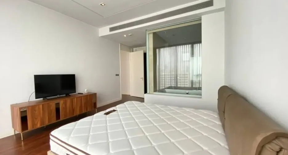 For rent 2 bedrooms condo in Khlong Toei, Bangkok
