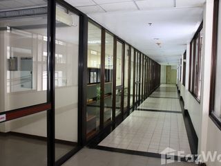 出租 1 卧室 联排别墅 在 Bang Rak, 曼谷