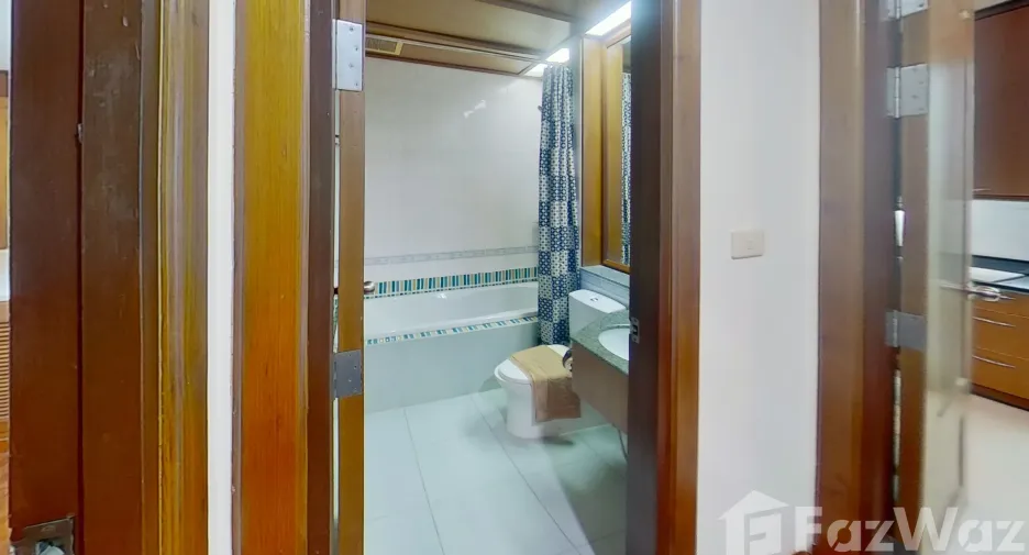 For rent 2 bedrooms condo in Sathon, Bangkok