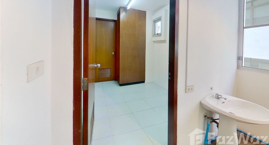 For rent 2 bedrooms condo in Sathon, Bangkok