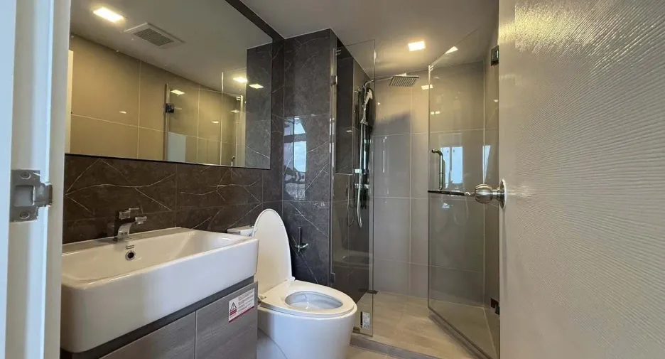 For rent 1 bed condo in Watthana, Bangkok