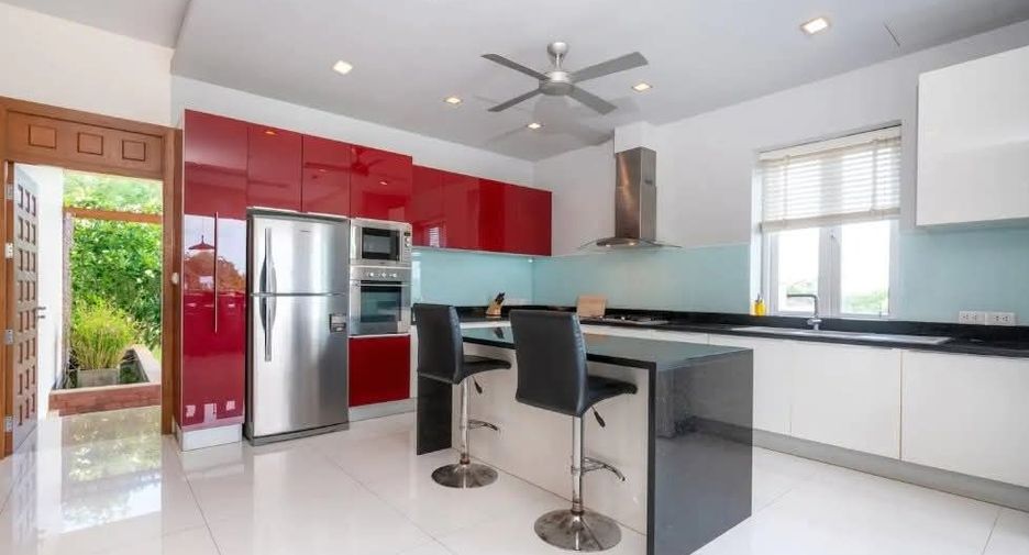 Casa en alquiler de 6 habitaciones en Mueang Phuket, Phuket
