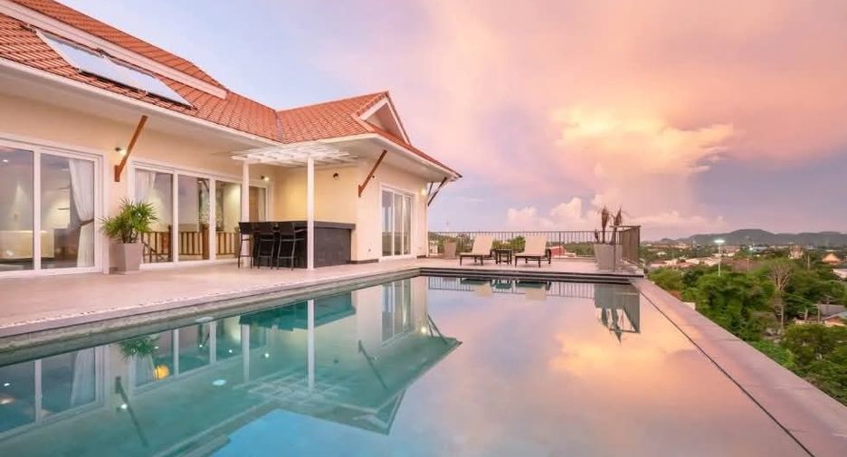 Casa en alquiler de 6 habitaciones en Mueang Phuket, Phuket