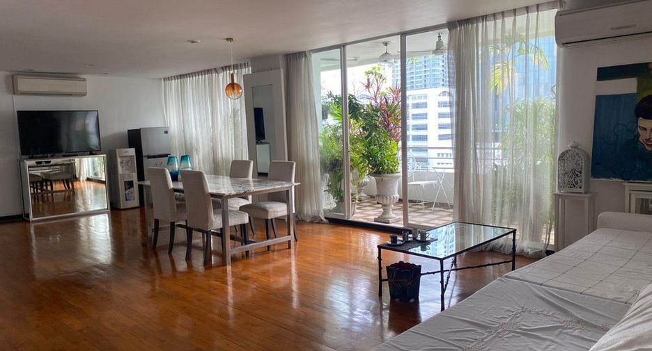 For rent 4 bedrooms condo in Watthana, Bangkok