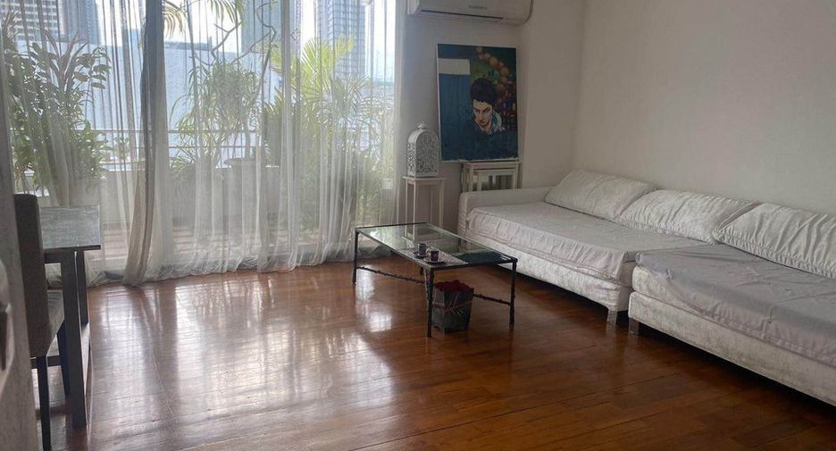 For rent 4 bedrooms condo in Watthana, Bangkok