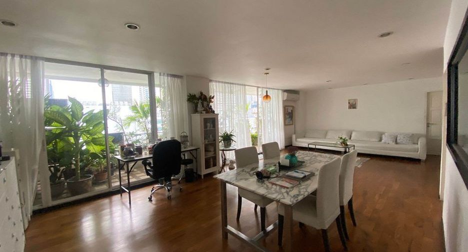For rent 4 bedrooms condo in Watthana, Bangkok