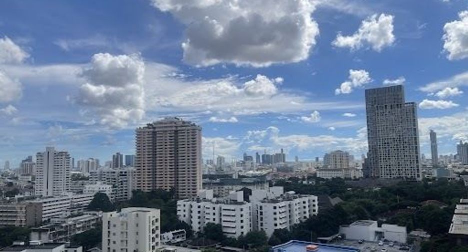For rent 3 bedrooms condo in Sathon, Bangkok