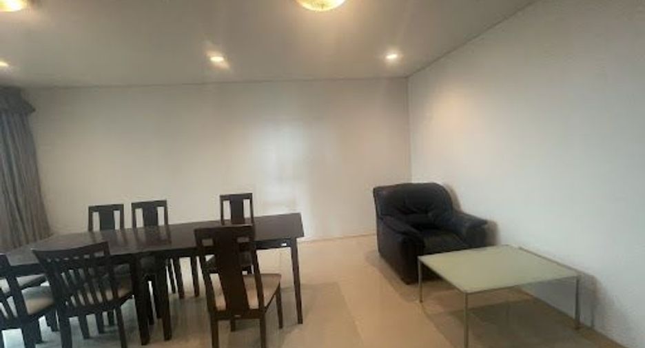 For rent 3 bedrooms condo in Sathon, Bangkok