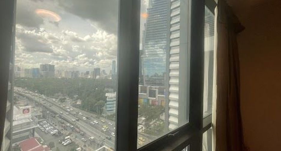 For rent 3 bedrooms condo in Sathon, Bangkok
