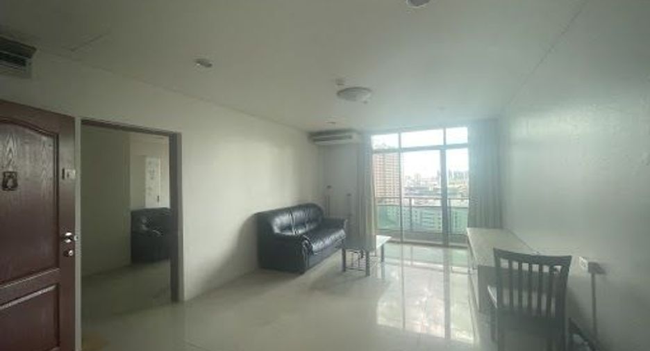 For rent 3 bedrooms condo in Sathon, Bangkok