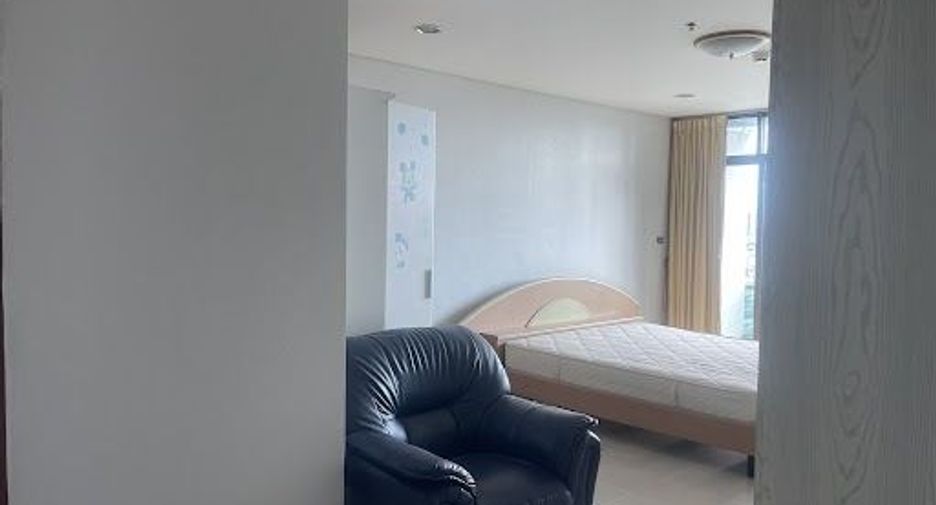 For rent 3 bedrooms condo in Sathon, Bangkok