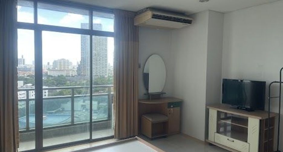 For rent 3 bedrooms condo in Sathon, Bangkok