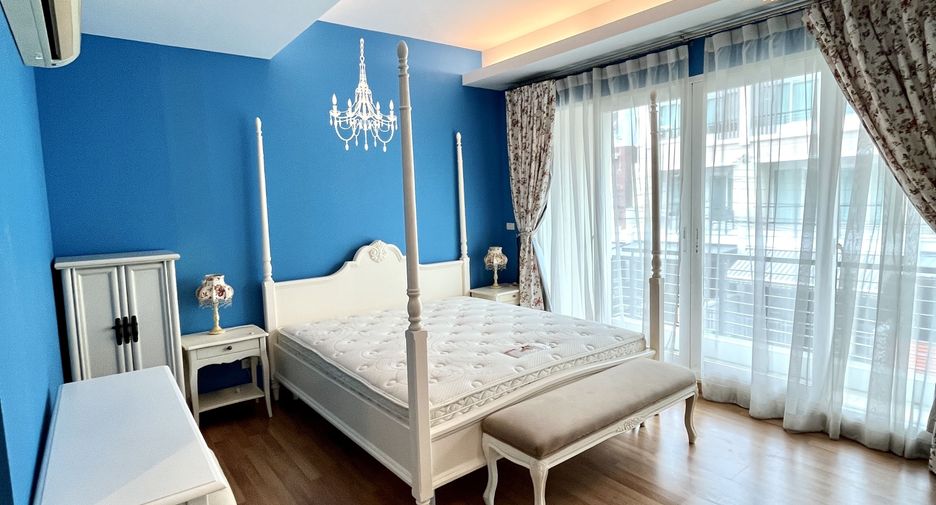 For rent 3 bedrooms townhouse in Wang Thonglang, Bangkok