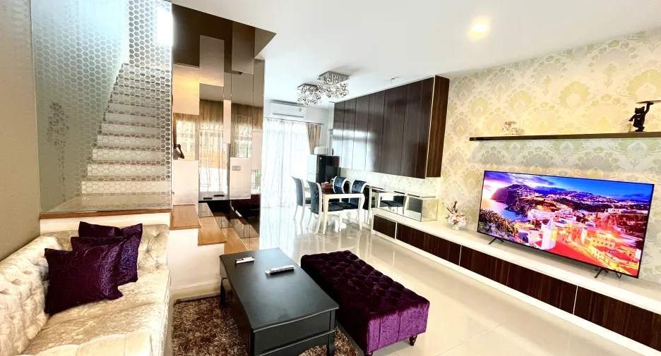 For rent 3 bedrooms townhouse in Wang Thonglang, Bangkok