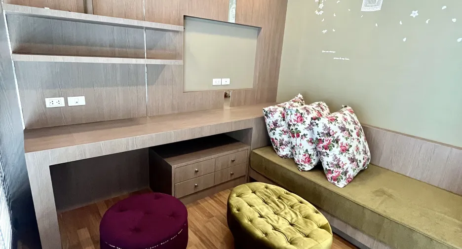 For rent 3 bedrooms townhouse in Wang Thonglang, Bangkok