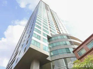For rent 3 bedrooms condo in Sathon, Bangkok