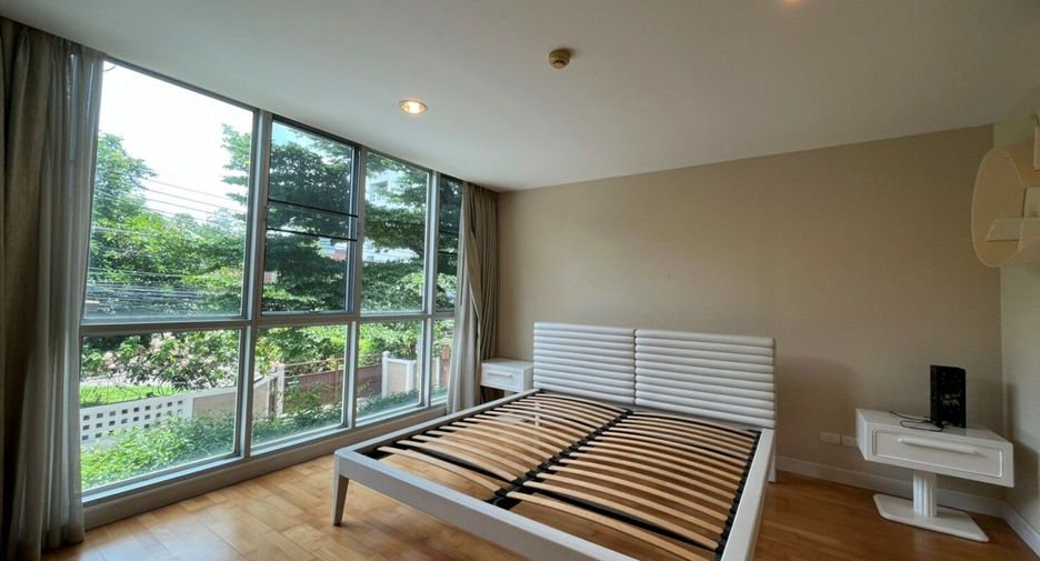 For rent 2 bedrooms condo in Phaya Thai, Bangkok