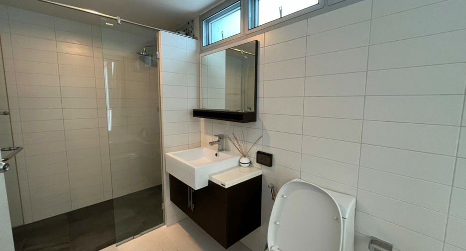 For rent 2 bedrooms condo in Phaya Thai, Bangkok