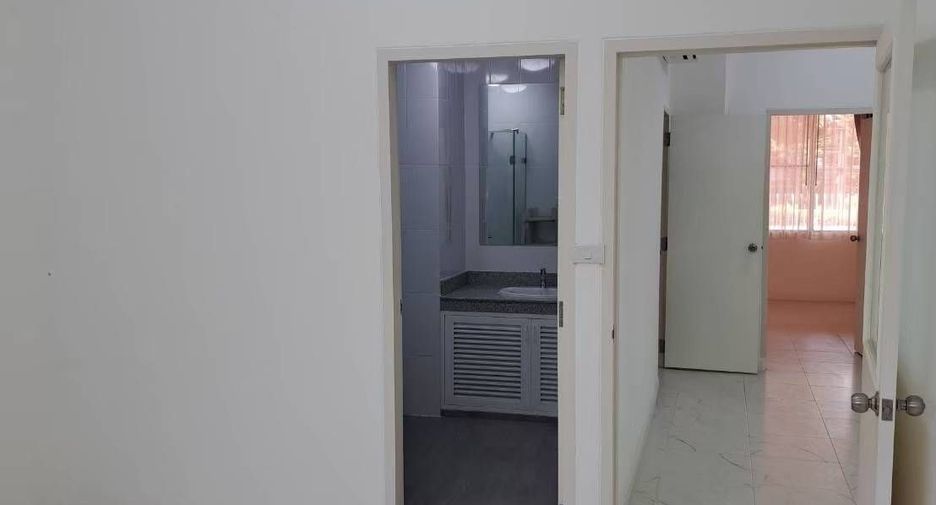 For rent 6 bedrooms townhouse in Phaya Thai, Bangkok