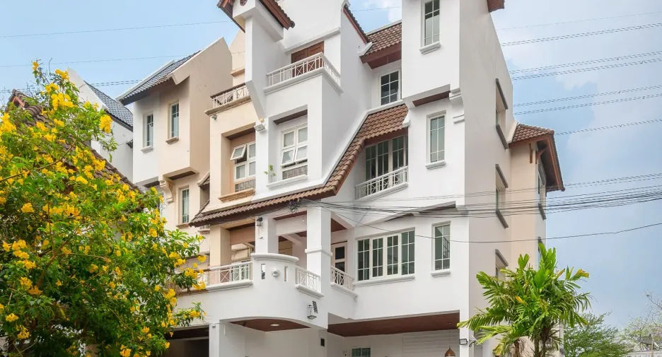 À louer 6 chambres maison à Chatuchak, Bangkok