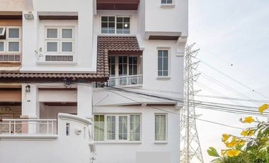Haus zur Miete mit 6 Zimmer in Chatuchak, Bangkok