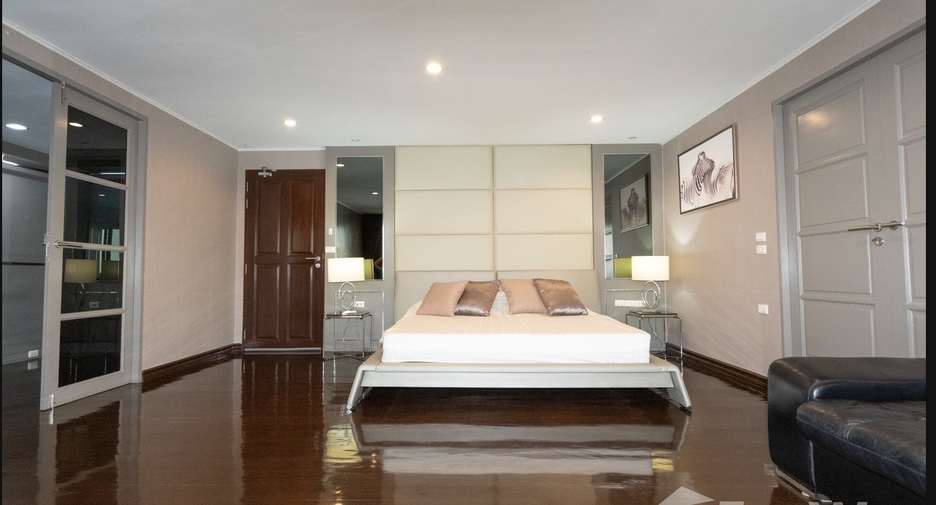 For rent 4 bedrooms condo in Phaya Thai, Bangkok