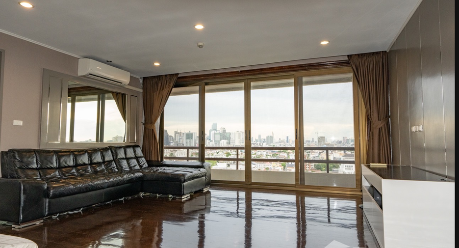 For rent 4 bedrooms condo in Phaya Thai, Bangkok