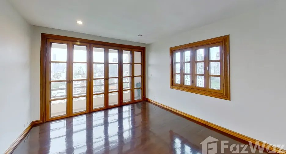 For rent 4 bedrooms condo in Phaya Thai, Bangkok