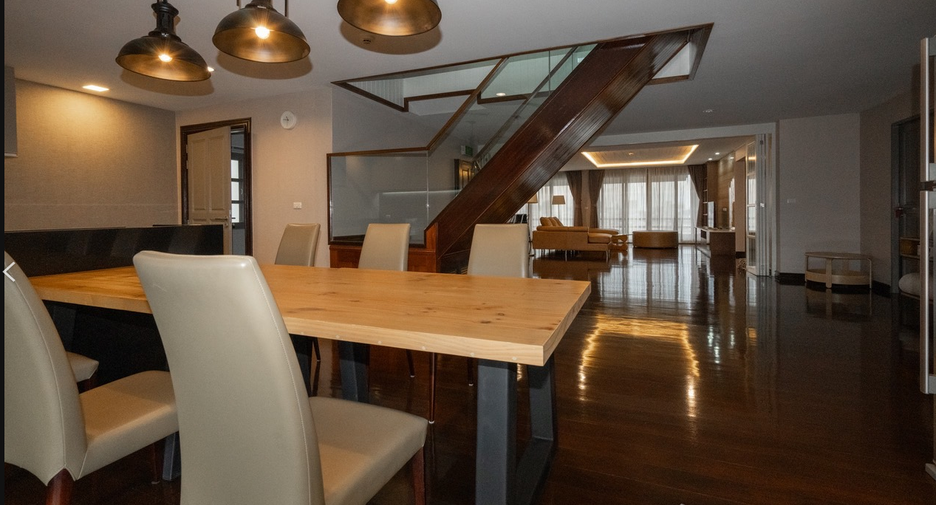 For rent 4 bedrooms condo in Phaya Thai, Bangkok