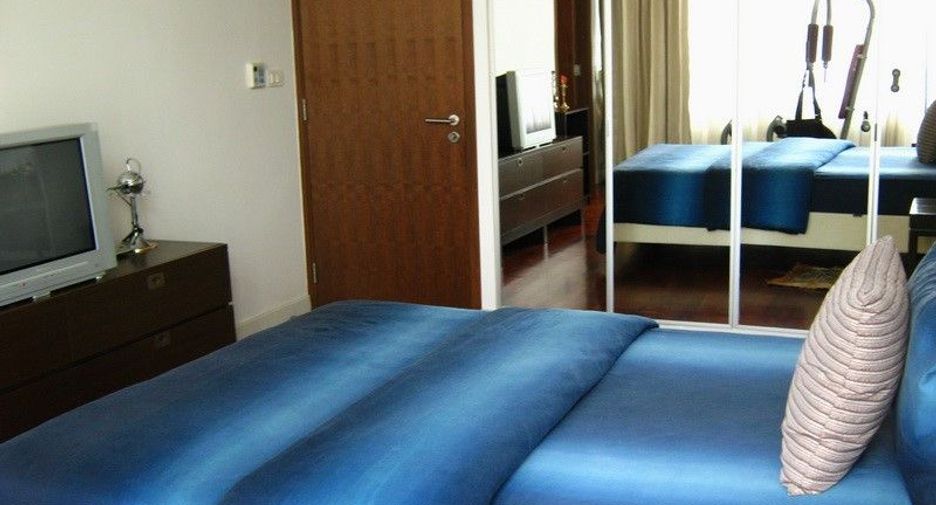 For rent 3 bedrooms condo in Khlong Toei, Bangkok