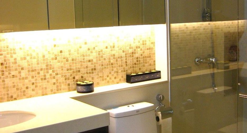 For rent 3 bedrooms condo in Khlong Toei, Bangkok
