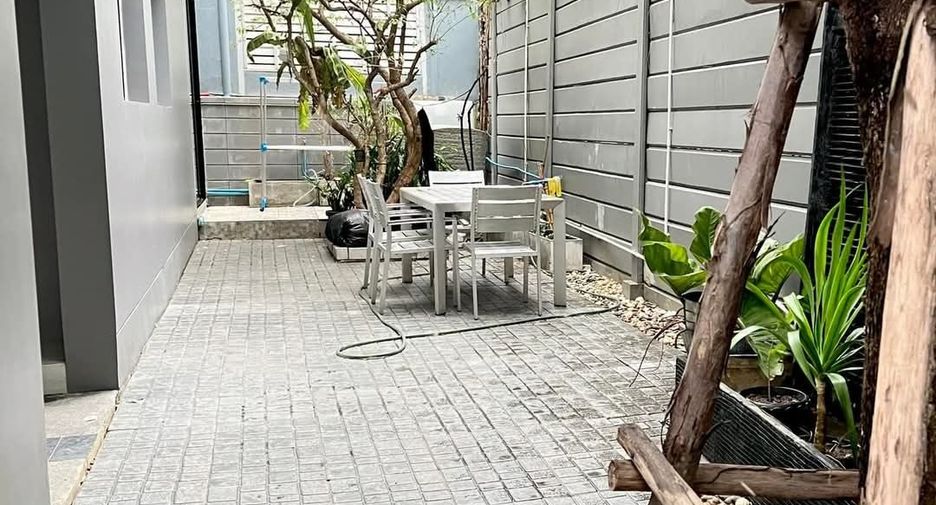 Casa en alquiler de 3 habitaciones en Saphan Sung, Bangkok