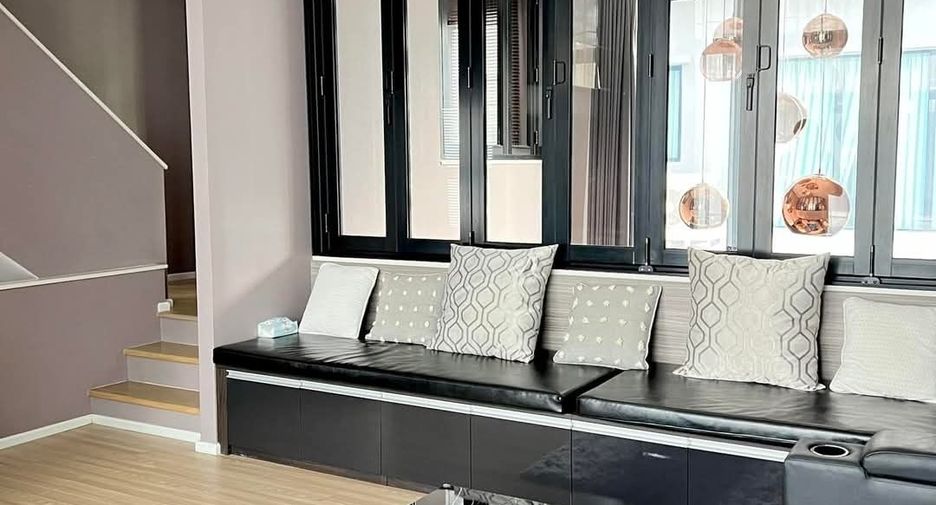 Casa en alquiler de 3 habitaciones en Saphan Sung, Bangkok