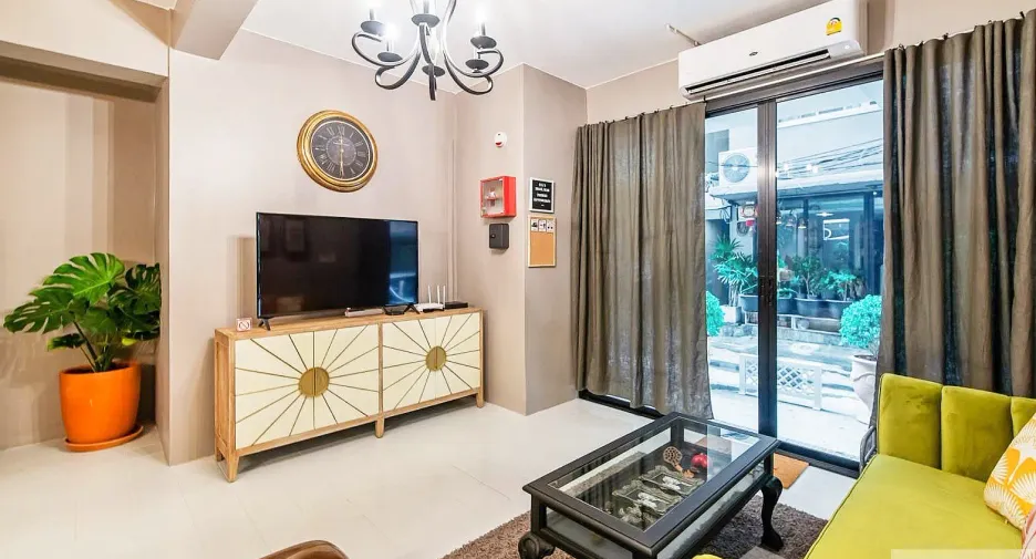 For rent 4 bedrooms townhouse in Bang Rak, Bangkok