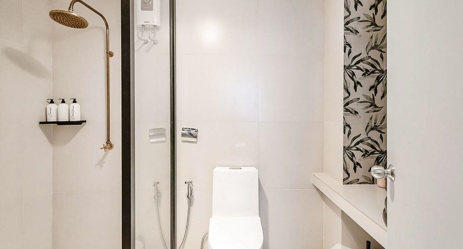 For rent 4 bedrooms townhouse in Bang Rak, Bangkok