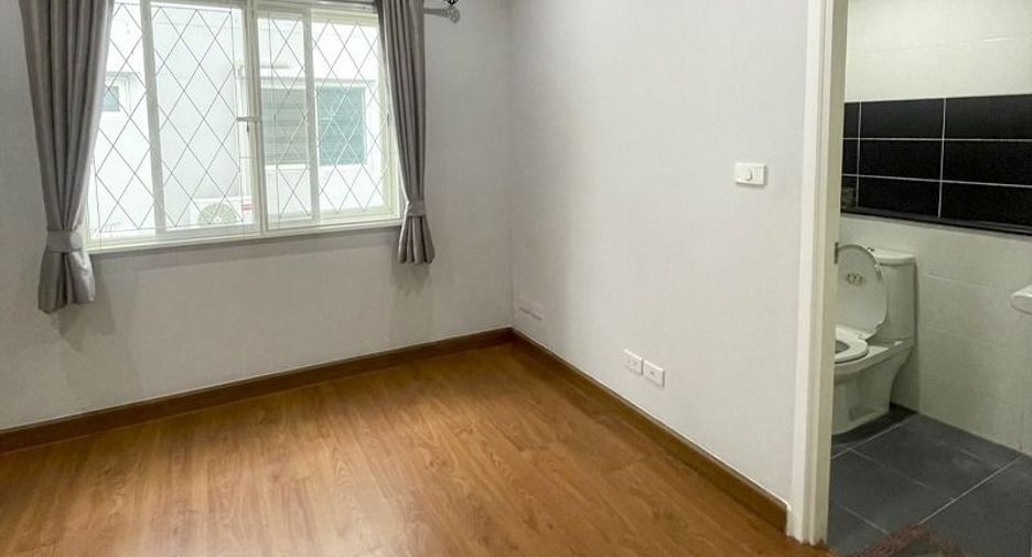 For rent 3 ベッドルーム townhouse in Bang Khen, Bangkok