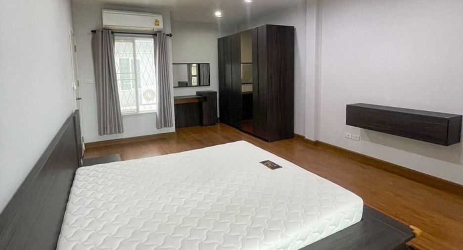 For rent 3 ベッドルーム townhouse in Bang Khen, Bangkok