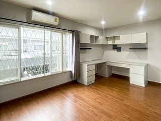For rent 3 bedrooms townhouse in Bang Khen, Bangkok